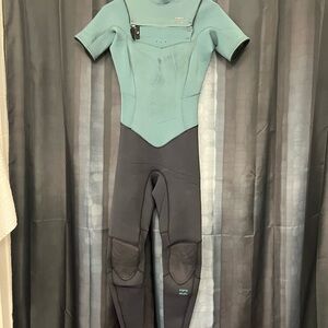 Women’s wetsuit size 6
